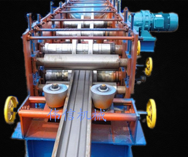 黑色C型钢机有板型